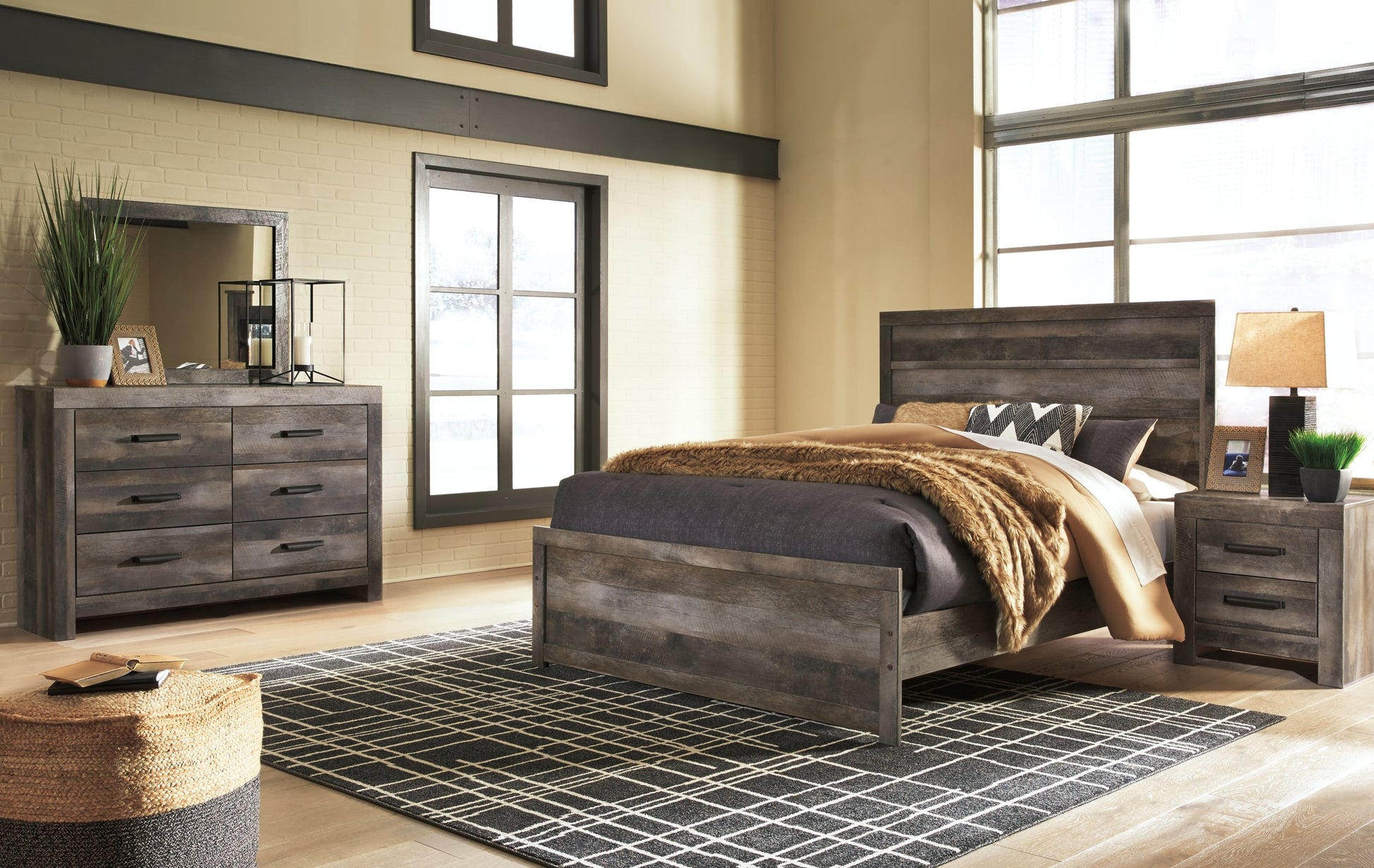 Wynnlow Queen Panel Bed with Mirrored Dresser at Walker Mattress and Furniture Locations in Cedar Park and Belton TX.